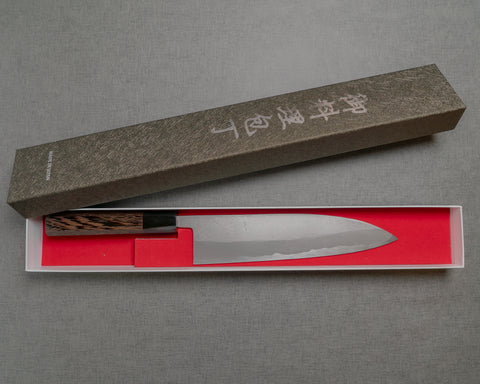 Hatsukokoro / Miyazaki Kajiya Ginsan(銀色 #3)大馬士革 220 毫米牛刀,帶雞翅木水牛角手柄