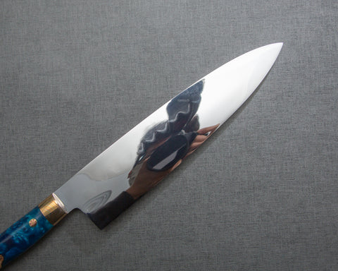 Kenji Togashi Shirogami #2 Mizu-Honyaki 鏡面波紋 240 mm Gyuto 搭配穩定木材/拋光海藍色壓克力手柄